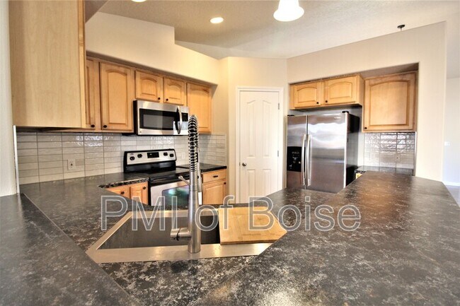 Building Photo - 6480 E Shellbrook Dr