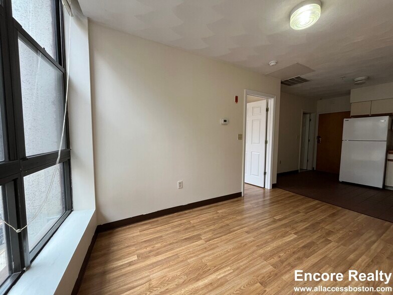 Building Photo - 11 Edinboro St