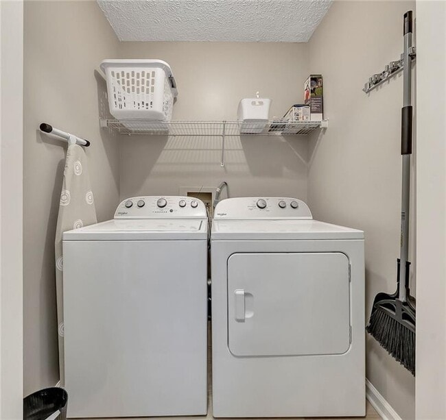 Building Photo - 303 Nottingham Dr