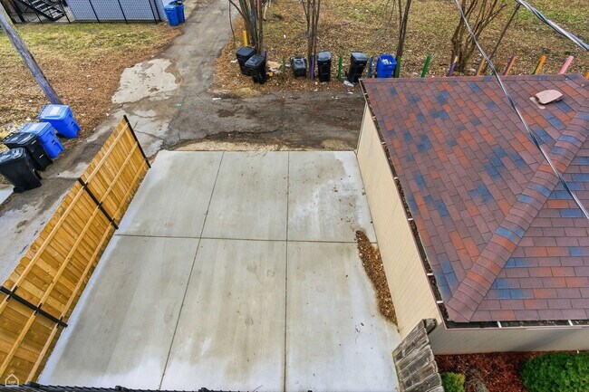 Building Photo - 861 E 63rd Pl