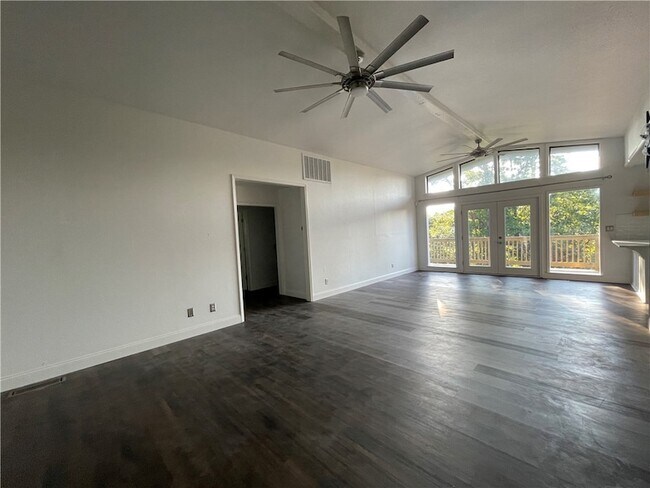 Building Photo - 42 Hope Dr