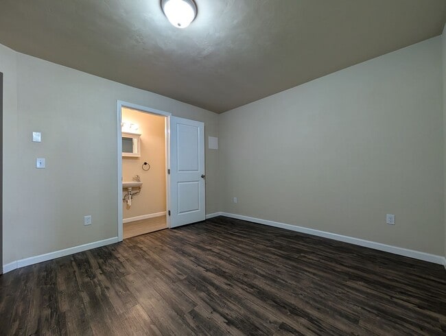 Building Photo - 1-Bedroom, 1-Bath Apartment In Downtown Springfield!