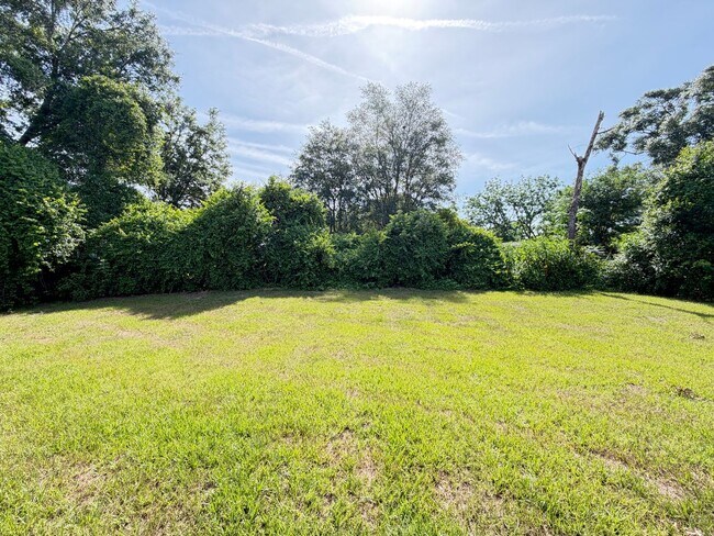 Building Photo - Spacious & Modern Inverness Gem – Your Dream 3-Bed Home!