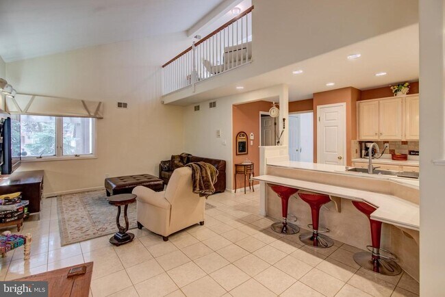 Building Photo - 307 Sayre Dr