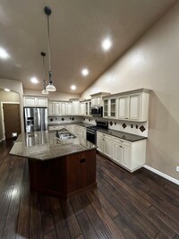 Building Photo - 3 Bedroom 2.5 Half Bath Home in Tuscany Vi...
