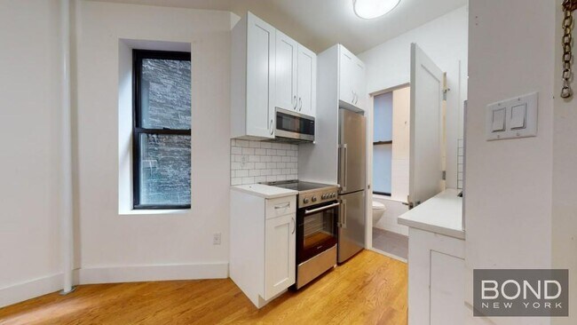 Building Photo - 592 Amsterdam Ave