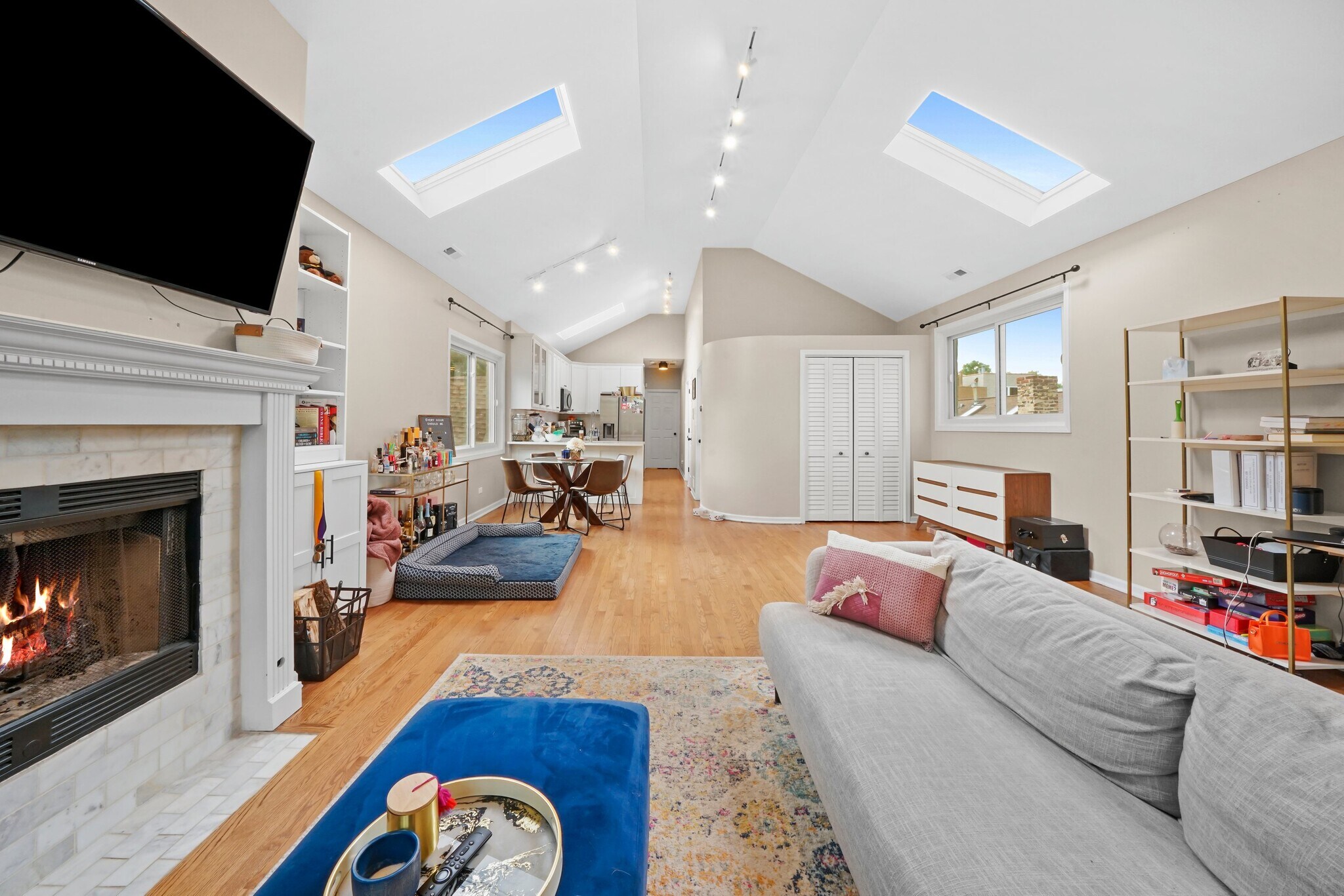 Building Photo - 1028 N Wolcott Ave