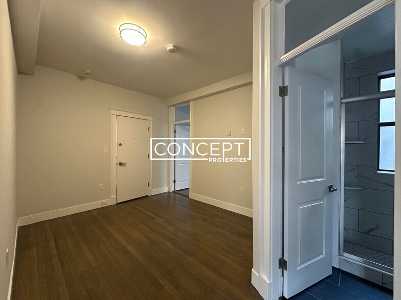 Building Photo - 77 Park Dr
