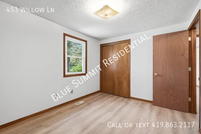 Building Photo - 453 Willow Ln