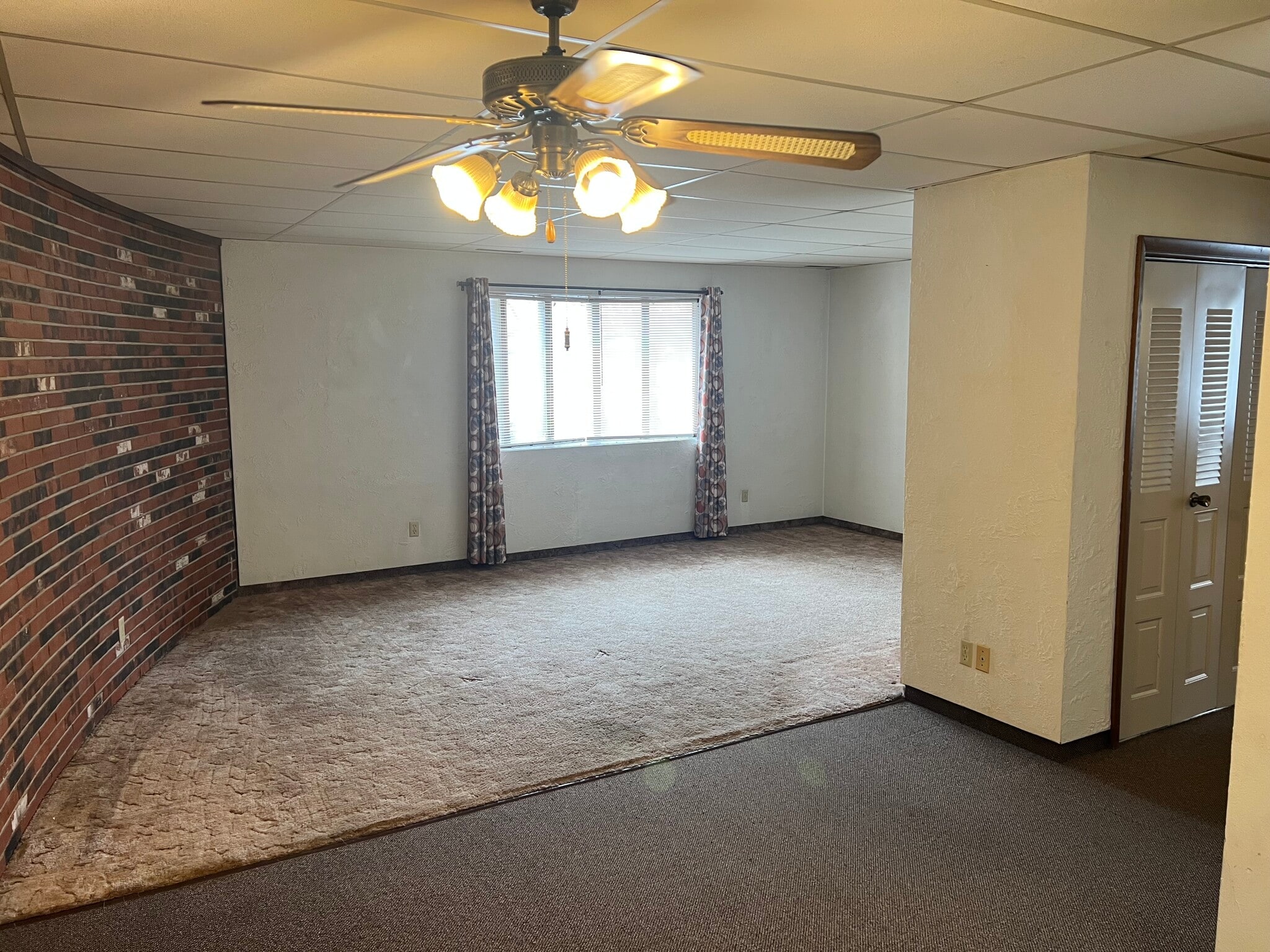 Building Photo - 2526 Rebecca Ct W