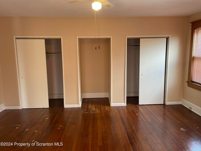 Building Photo - 1312 Main St