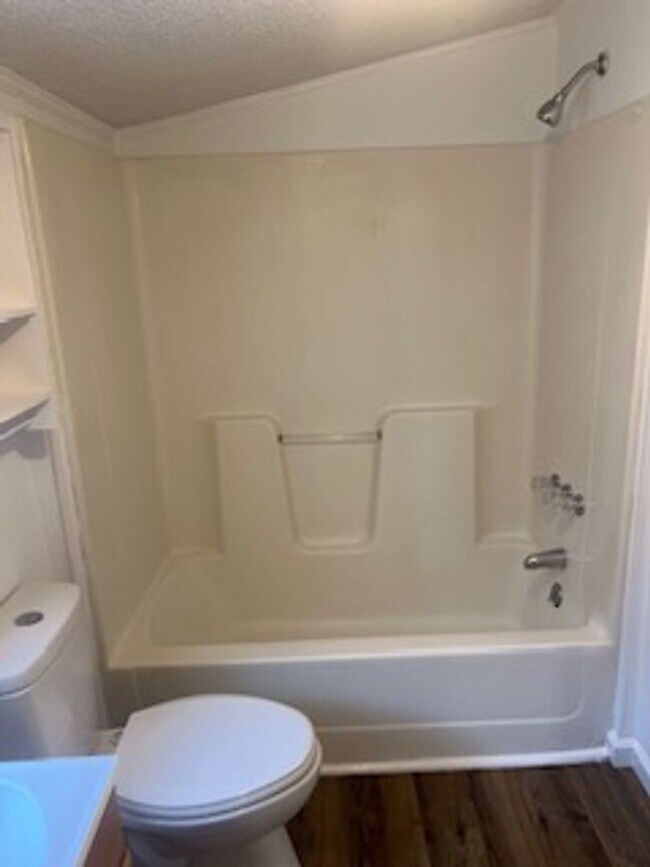 Building Photo - Charming Two Bedroom Home in Historic Morehead City Walking District with Dining Area and Living ...