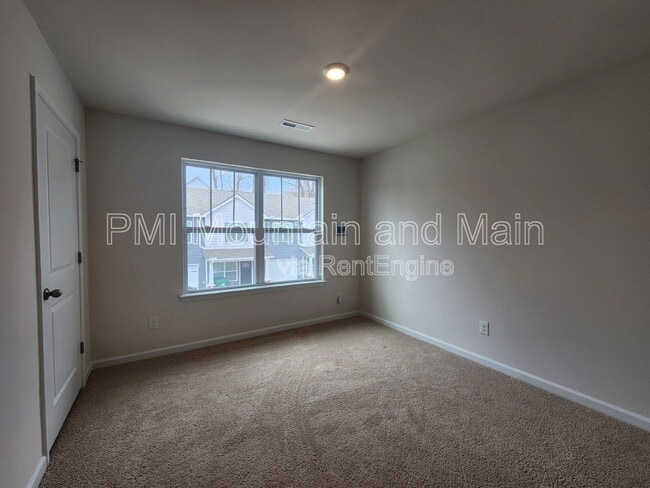 Building Photo - 16 Virginia Cmns Dr
