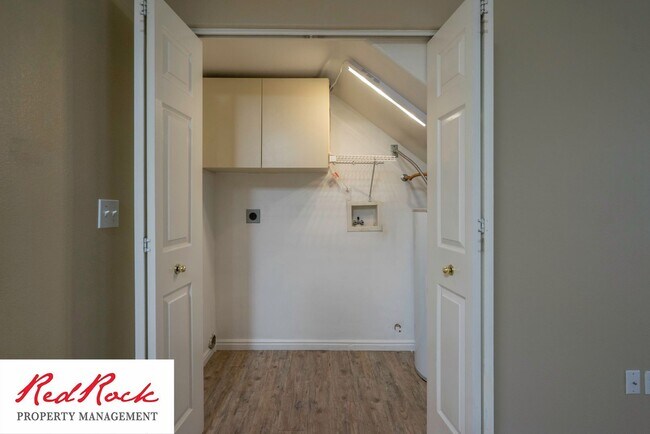 Building Photo - Charming St. George 3 Bedroom Townhome