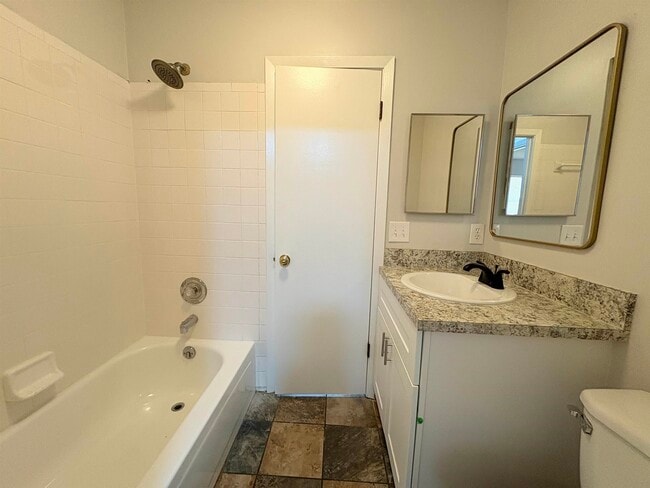 Building Photo - 1461 Live Oak Dr