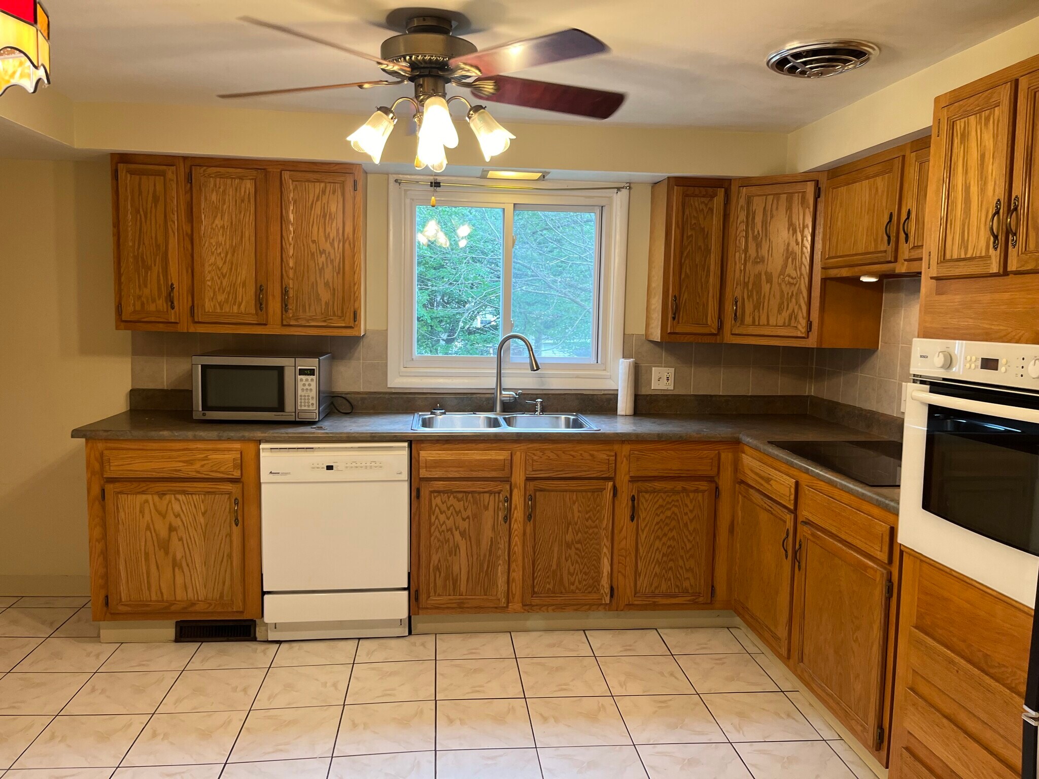 Building Photo - 301 Roosevelt Ave