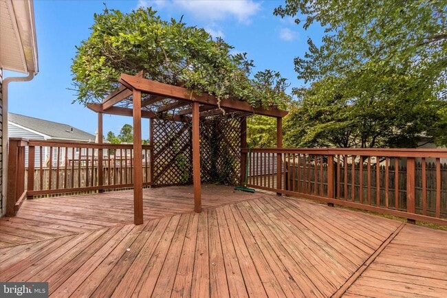 Building Photo - 207 Contour Rd