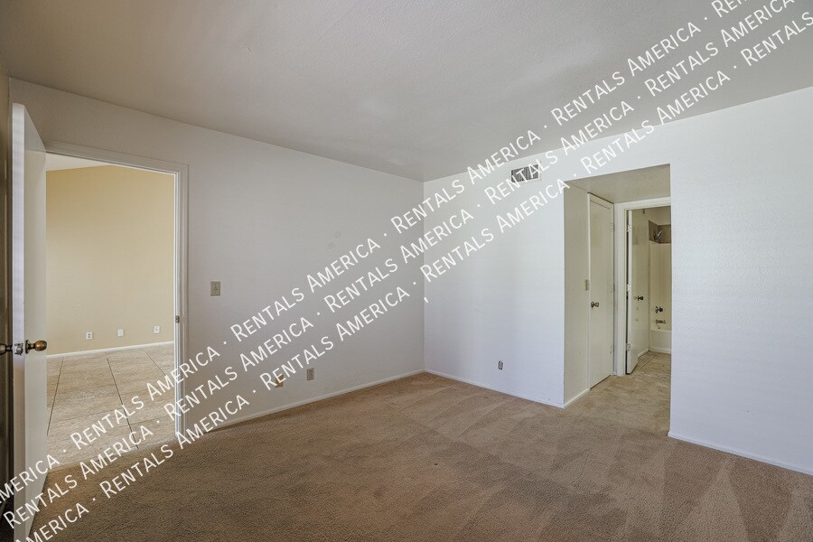 Building Photo - 633 W Southern Ave