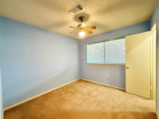 Building Photo - 13323 Wells River Dr