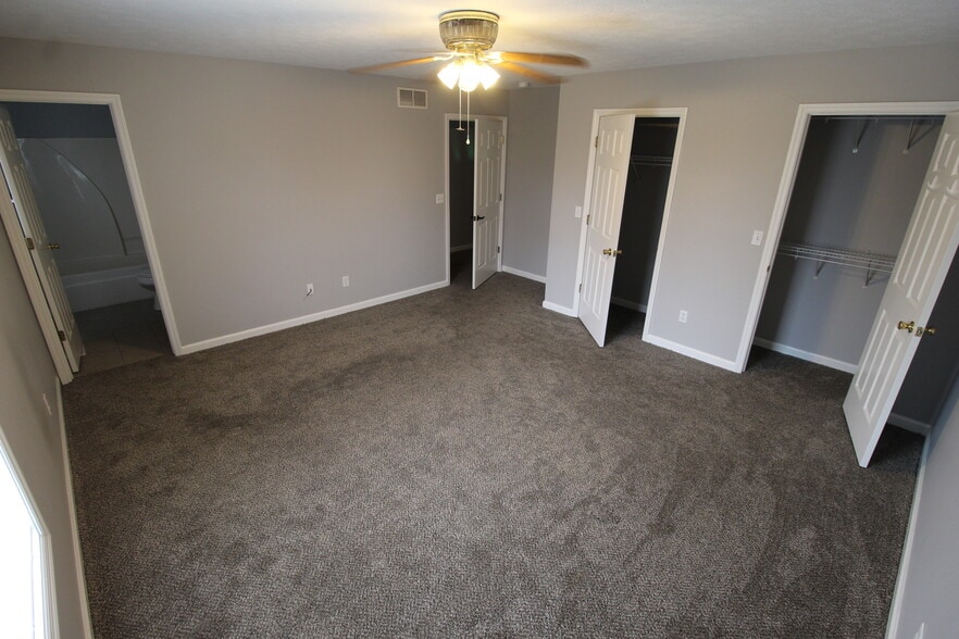 Building Photo - 561 Hampton Way