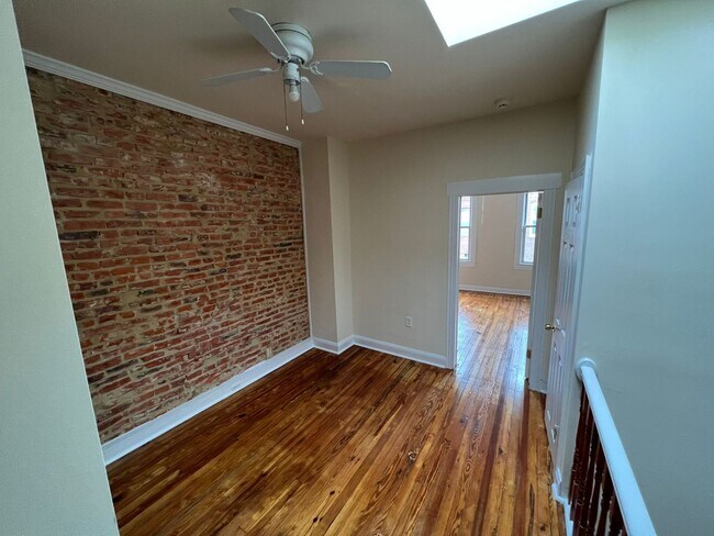 Building Photo - Stunning Newly Renovated 2 Bedroom 1.5 Bathroom