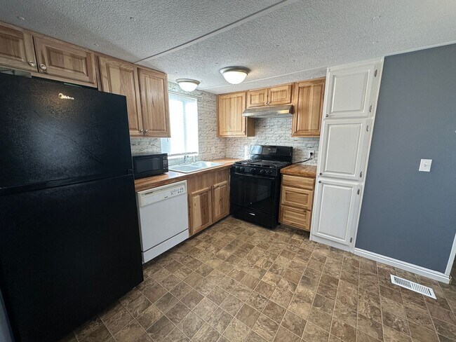 Building Photo - 3 bedroom, 2 bath home in Rexburg