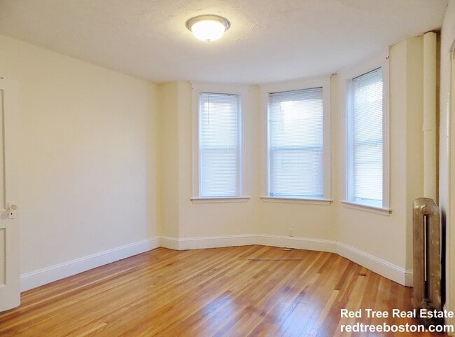 Building Photo - 11 Barrows St