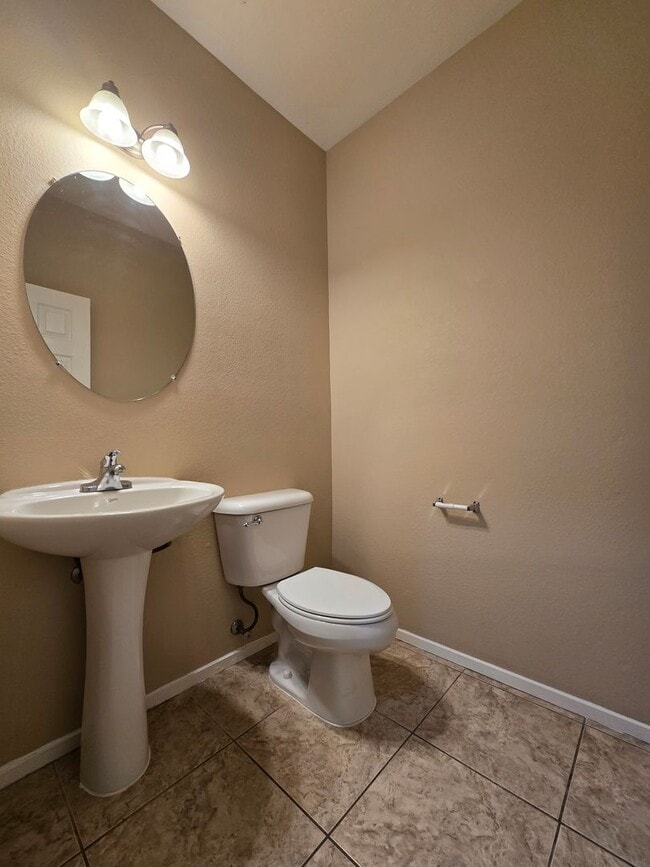 Building Photo - A Fabulous 3 Bedroom Townhouse close to NA...
