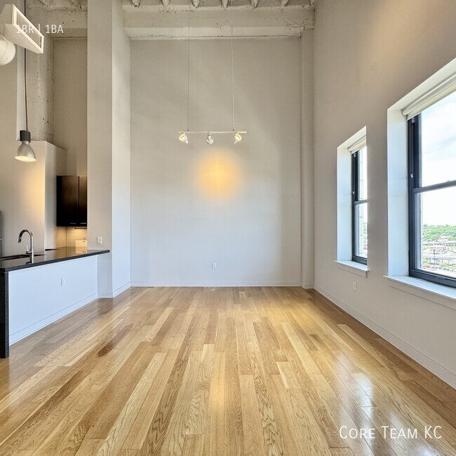 Building Photo - 217 W Pershing Rd