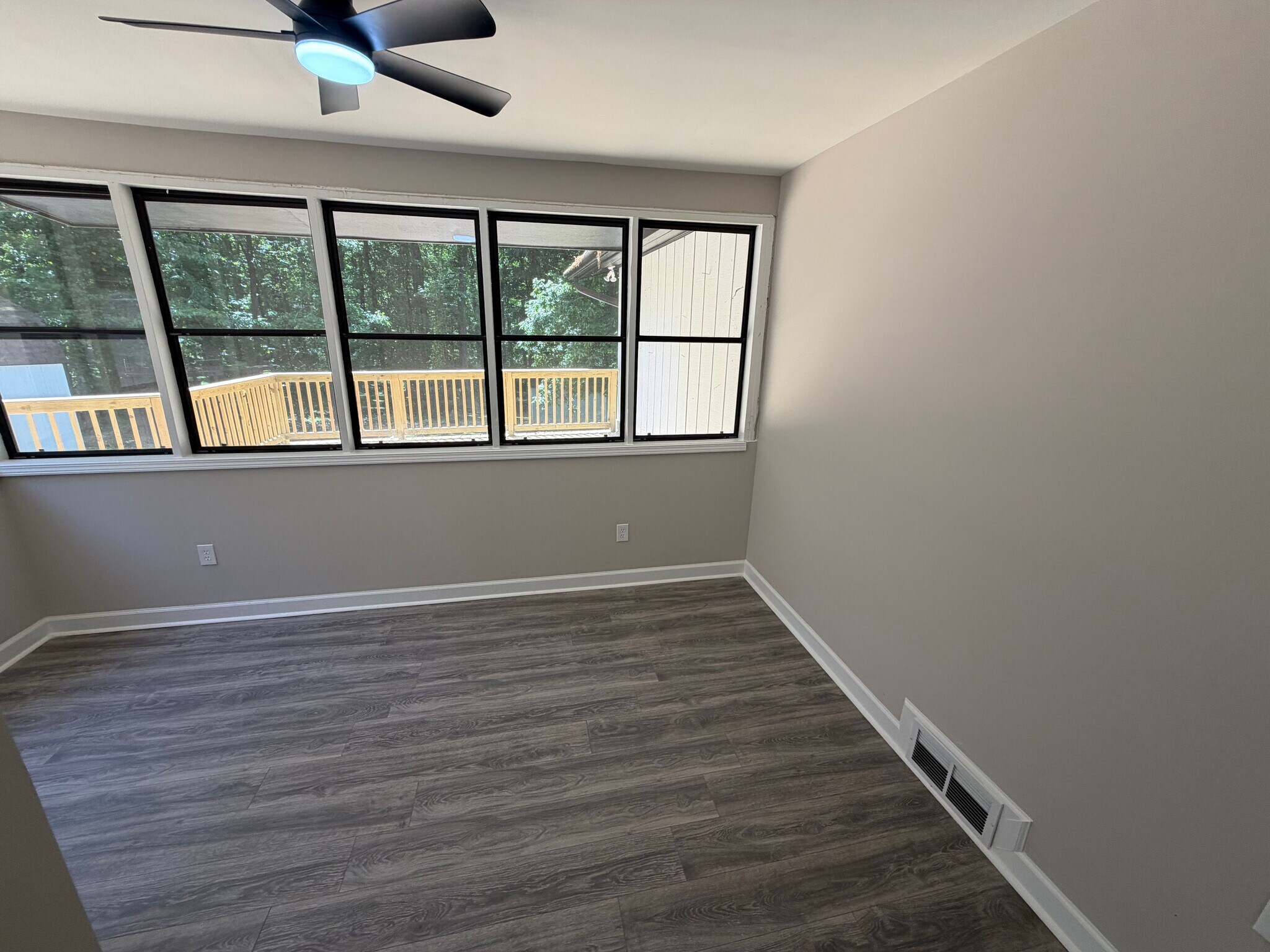 Building Photo - Room in House on Heritage Hills Cir