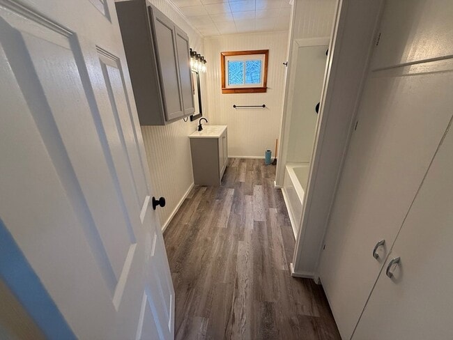 Building Photo - 608 Cooper Ave