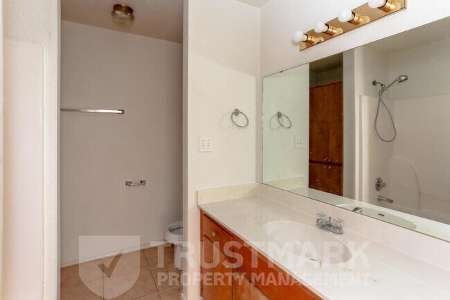 Building Photo - 700 S Amy Ln