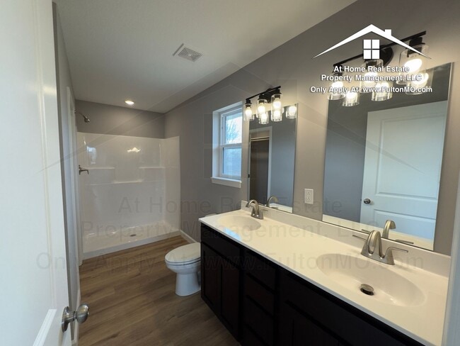 Building Photo - 2610 N Bluff St