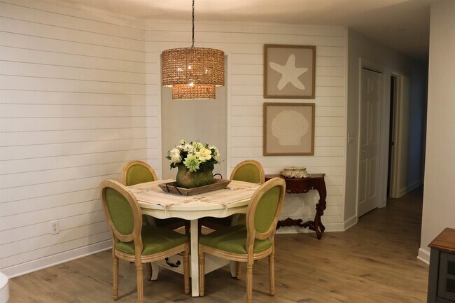 Building Photo - 4384 Daphne Ln