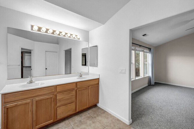 Building Photo - Enjoy this Spectacular Parklike backyard with Landscaping Included in Rent