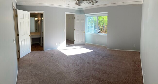 Master bedroom - 442 Cobblestone Dr