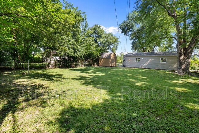 Building Photo - 1412 E Pitman Ave