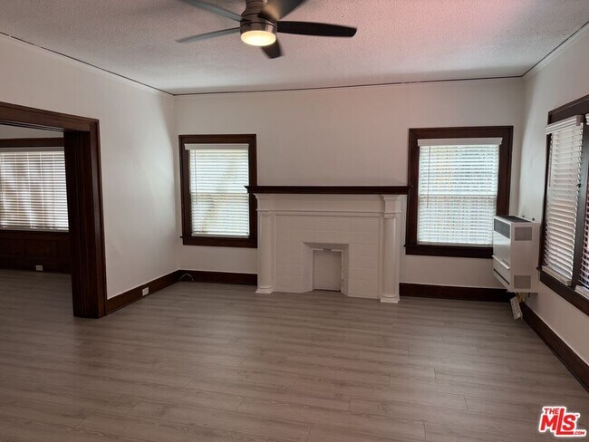 Building Photo - 1406 S St Andrews Pl