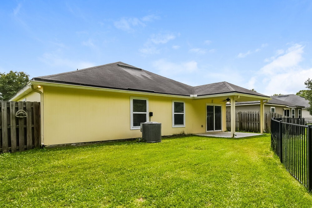 Building Photo - 15847 Rachel Creek Dr