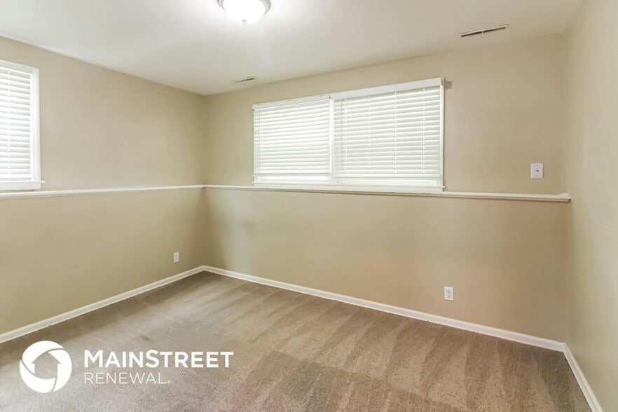 Building Photo - 7200 Willow Ave