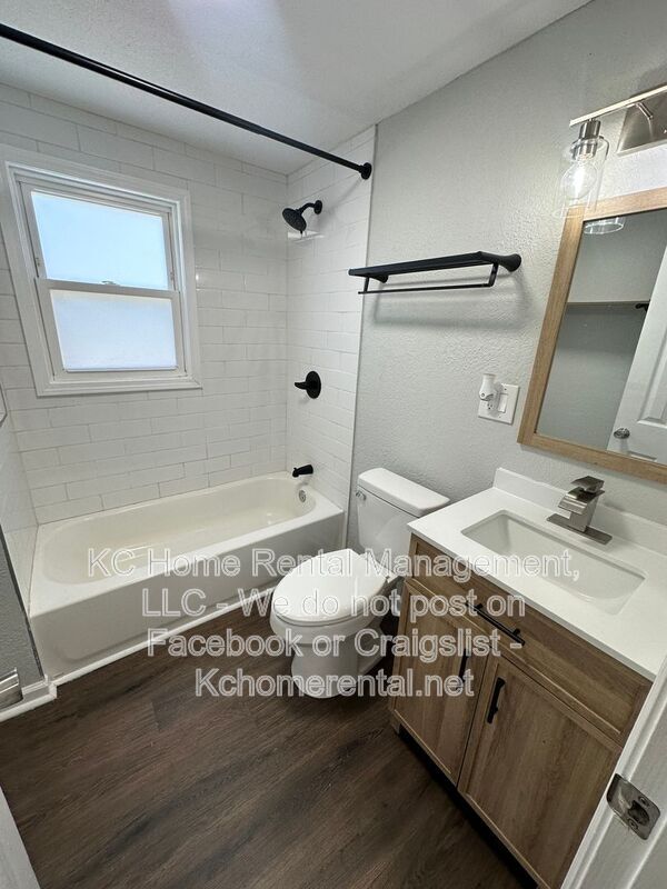 Building Photo - 8803 E 49th St