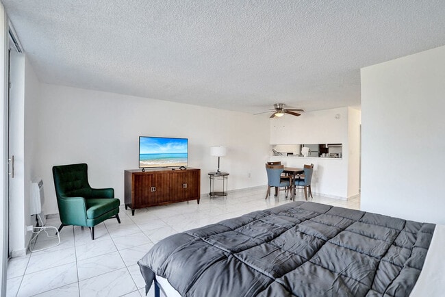 Building Photo - 777 NW 155th Ln