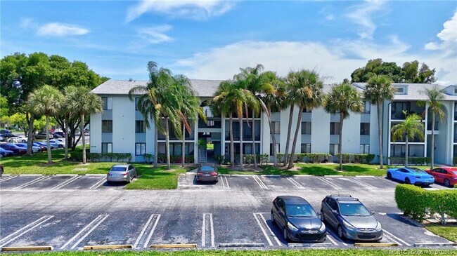 Primary Photo - 1008 Green Pine Blvd