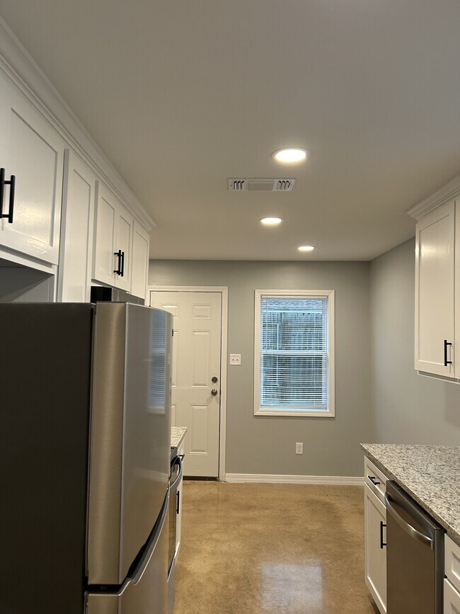 Building Photo - 2515 Kavanaugh Rd