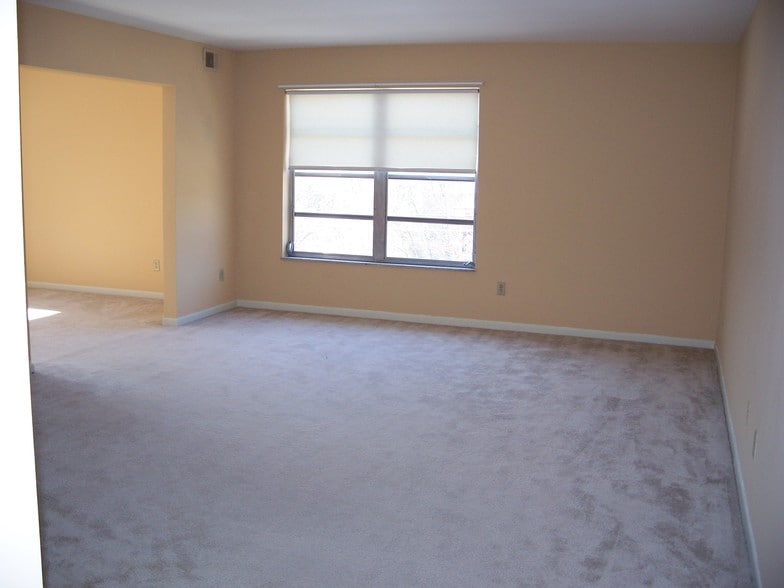 Living Room - 3581 Amberacres Dr