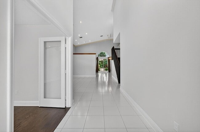 Building Photo - 6249 NW 78th Manor