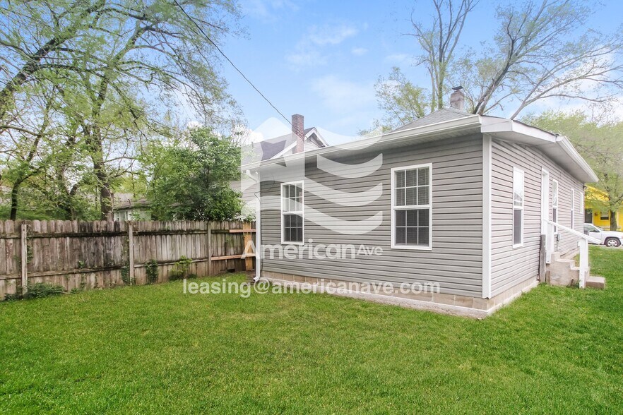 Building Photo - 1318 N Warman Ave