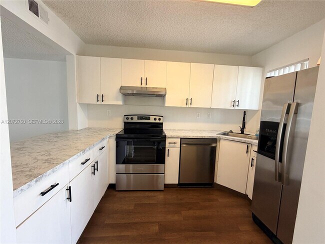 Building Photo - 2710 W 76th St