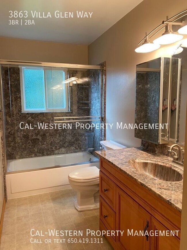 Building Photo - 3863 Villa Glen Way