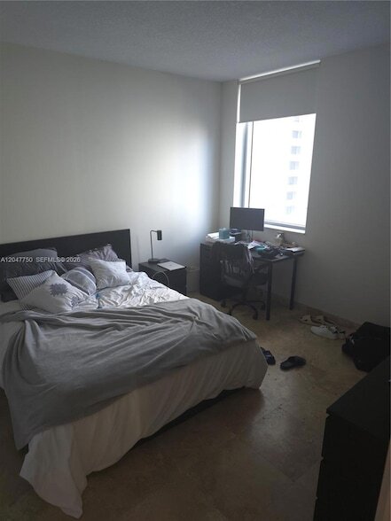 Building Photo - 1060 Brickell Ave